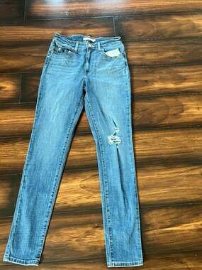 Levi's 721 High Rise Skinny Distressed Jeans Size 28